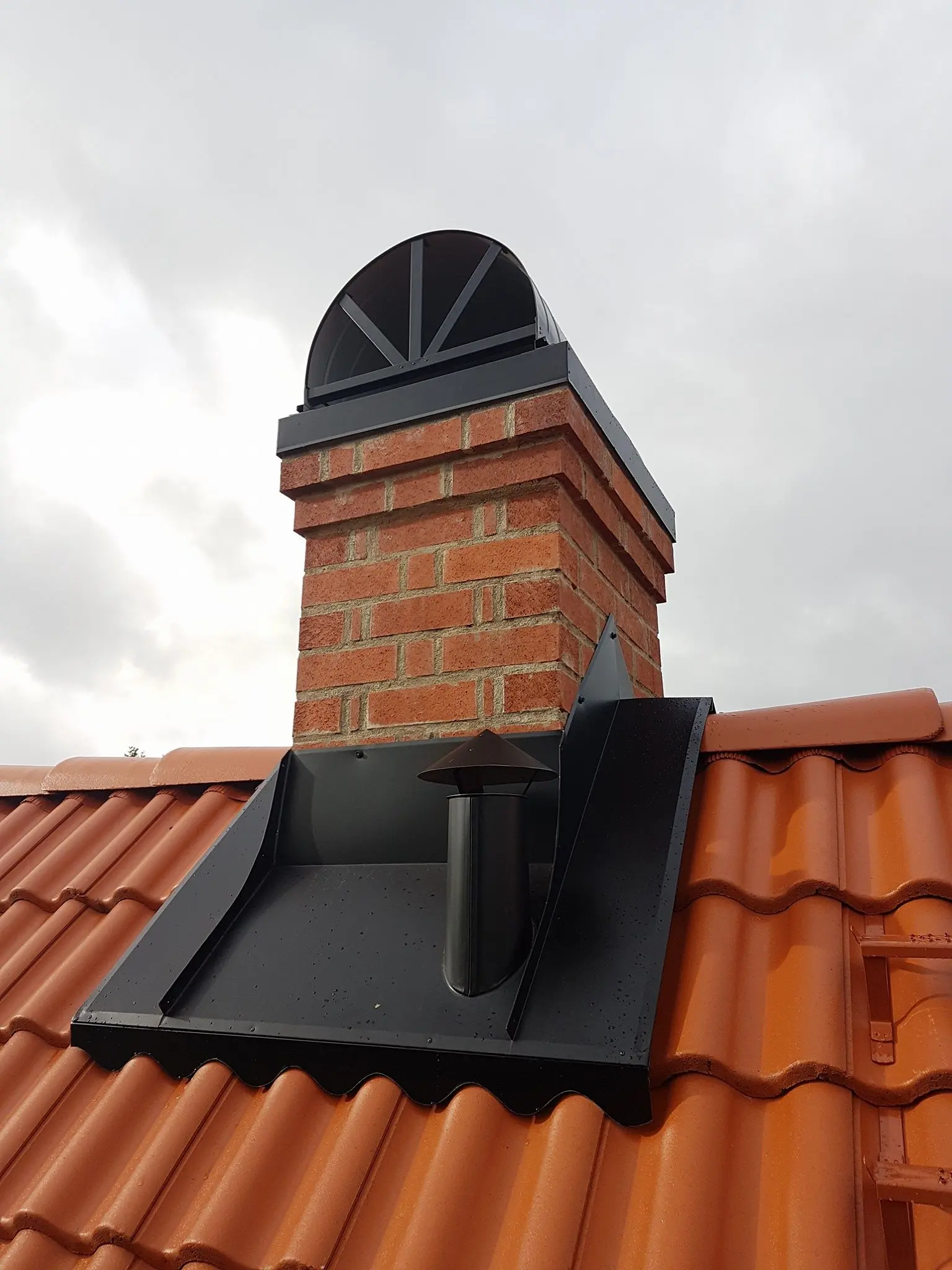 Plåtdetaljer och beslag på tak