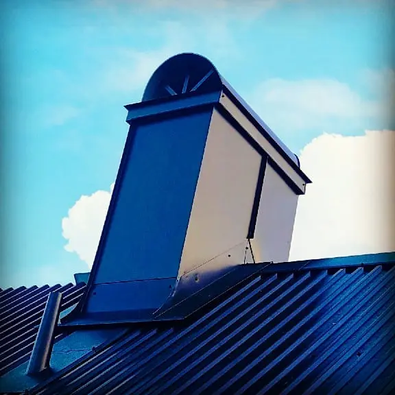 Tätning av plåtdetaljer på tak