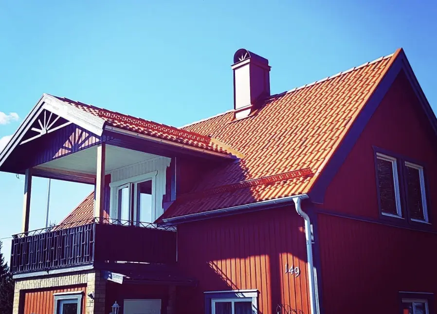 Takreparation med byte av läkt och pannor